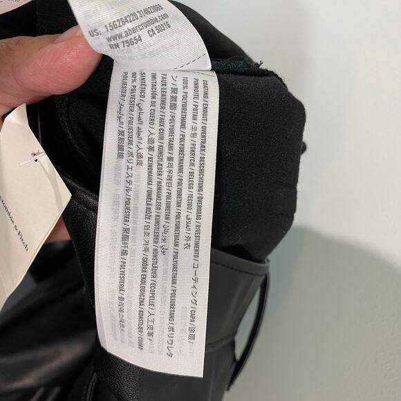 Abercrombie & Fitch Black Vegan Leather High Rise Skinny Pants Size 14 NWT - Picture 7 of 7